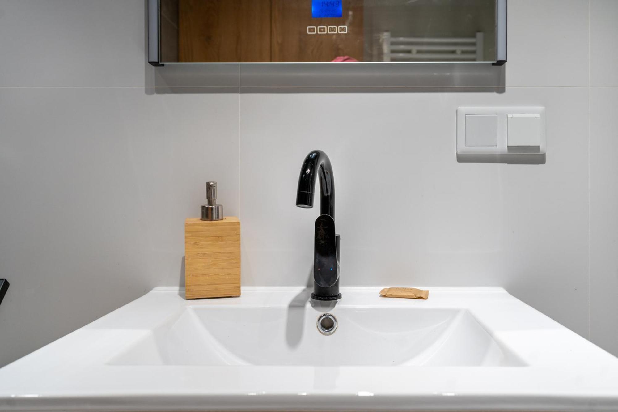 Szurmana Modern Studio 卡托维兹 外观 照片